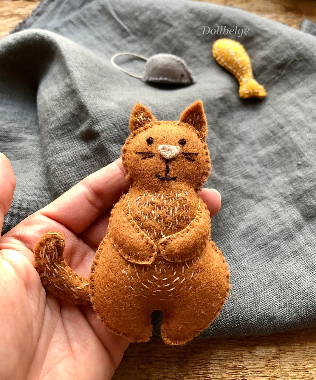 PDF Pattern - Zizi, the happy cat from felt - 13 cm