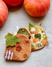 Load image into Gallery viewer, Pumpkin House
