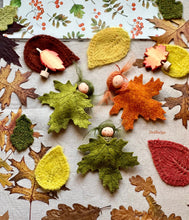 Load image into Gallery viewer, Maple Leaf Child - 7 cm
